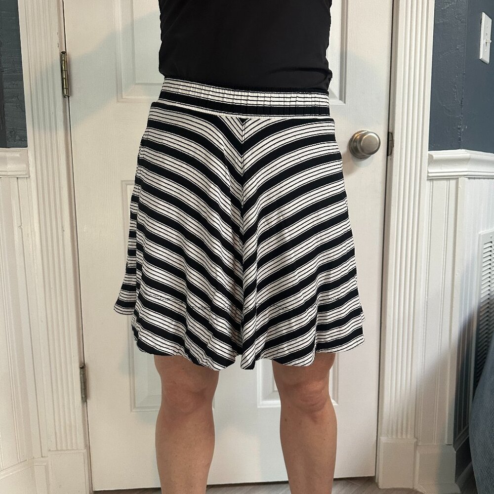 Loft Petite Black and White Chevron Skirt